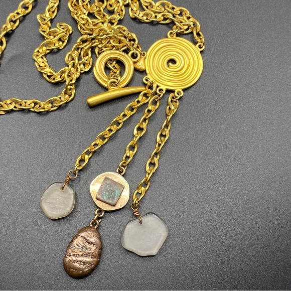 LCi LIZ CLAIBORNE Long Gold Necklace Dangles Toggle Clasp - Picture 3 of 7